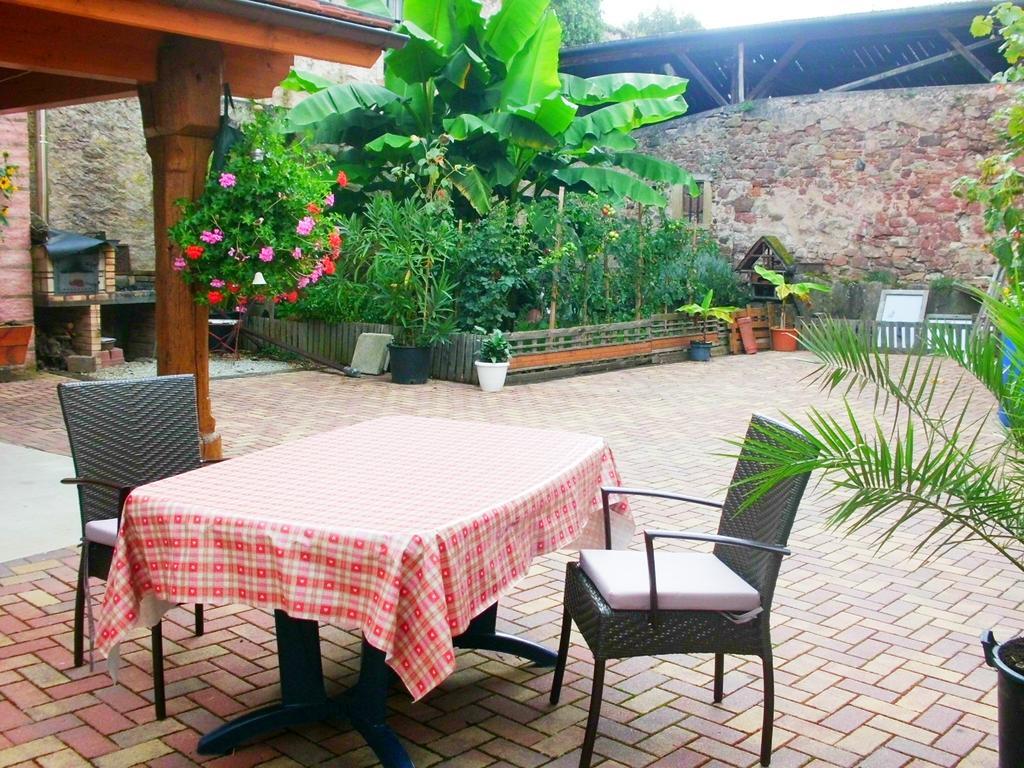 Gite Dans Cite Medievale Boersch Номер фото